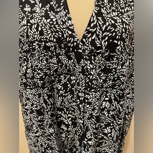 Cafe Marrekesh Black & White Sleeveless Printed Top, size Medium - Picture 4 of 5